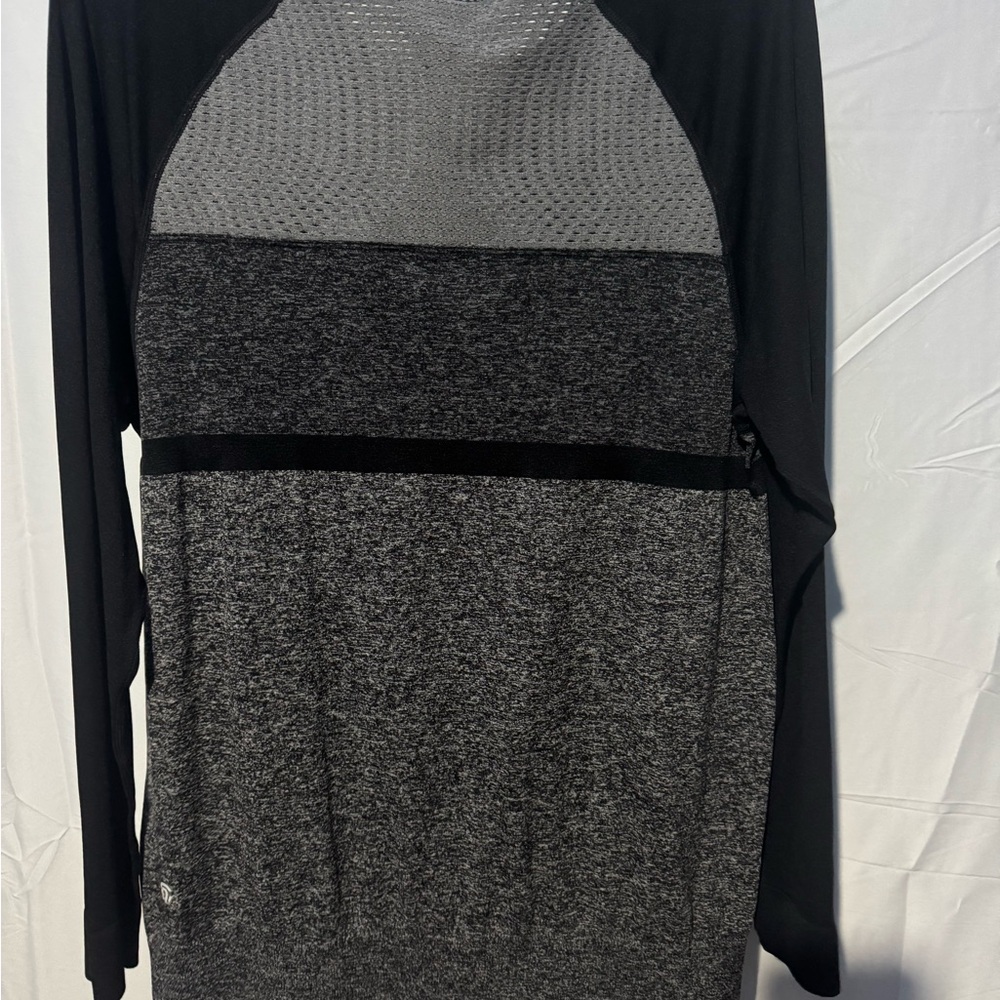 Champion Black and Gray Patterned Top Duo Dry Shirt Size S - Picture 2 of 4